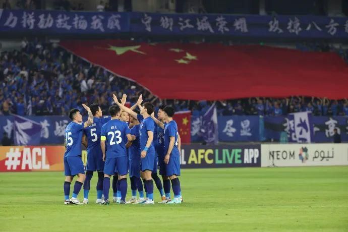 亚冠-吉达联合2-1阿尔马雷克提前出线 本泽马多次造威胁哈姆达拉双响北京时间11月28日，亚冠小组赛C组第5轮，吉达联合客场对阵阿尔马雷克，本场比赛本泽马先发出战。